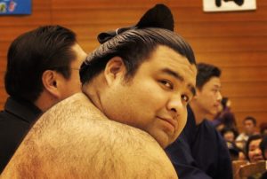 笑顔の高安関