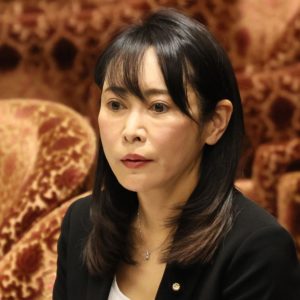 国会に出席する森まさこ法務大臣