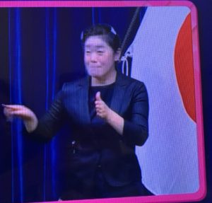 安倍首相の手話通訳